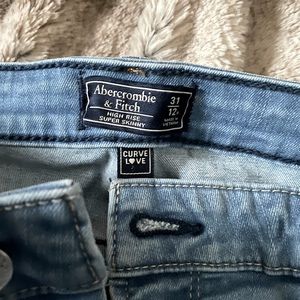 Abercrombie & Fitch Curvy Love Jeans
